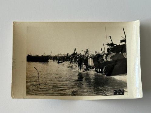 Life Photography - American amphibious landing on Iwo Jima,, Antiek en Kunst, Kunst | Designobjecten