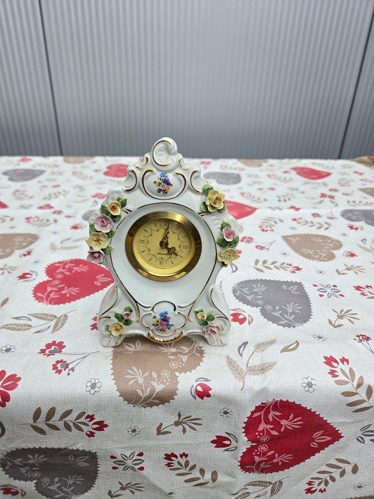 Klok - Messing, Porselein - 1960-1970, Antiek en Kunst, Curiosa en Brocante