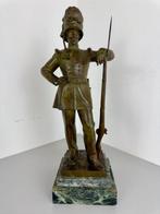 lagana - Figuur - Soldier - 8kg - Gepatineerd brons, Antiek en Kunst