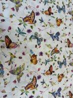 “Dans van Vlinders: Elegantie en Lichtheid op Stof” -