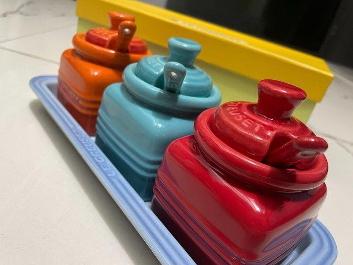 Le Creuset - Colorful spice jar set - Olie-en-azijnstelletje, Antiek en Kunst, Antiek | Keukenbenodigdheden