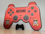 Rob VanMore - Moschino Gamepad XXL - 70cm, Antiek en Kunst