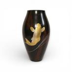 Sano Ksai – Bronzen bloemvaas met springende karper