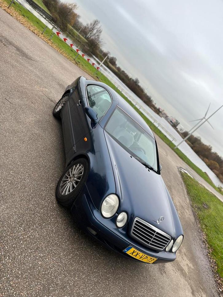 Mercedes-Benz CLK Sport NIEUWE APK, Auto's, Mercedes-Benz, Te koop, Handgeschakeld, Coupé, Blauw, CLK, Benzine, ABS, Airbags, Bluetooth