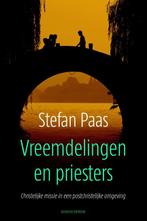 Vreemdelingen en priesters 9789023970446 Stefan Paas, Boeken, Verzenden, Zo goed als nieuw, Stefan Paas