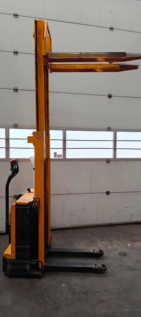 Jungheinrich stapelaar Nieuwe ACCU! 1000KG 2500mm hefhoogte, Zakelijke goederen, Machines en Bouw | Heftrucks en Intern transport