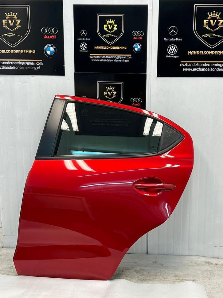 Mazda 2 portier 4-deurs links achter deur bj.2016 kleur rood, Auto-onderdelen, Carrosserie en Plaatwerk, Gebruikt, Mazda, Achter