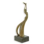 A BRONZE SCULPTURE OF A LADY HOLDING A PIGEON BROWN PATINA, Antiek en Kunst, Kunst | Beelden en Houtsnijwerken, Verzenden