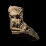 Oud-Romeins Marmer Reliëf op een sarcofaag met de afbeelding, Verzamelen