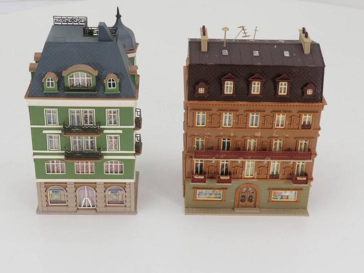 Schaal H0 Set Vollmer 3782 City hotel  - Vollmer 3771 ban..., Hobby en Vrije tijd, Modeltreinen | H0, Brug, Tunnel of Gebouw, Gebruikt