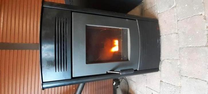 Prachtige pelletkachel die volledig onderhoud heeft gehad, Huis en Inrichting, Kachels, Pelletkachel, Vrijstaand, Zo goed als nieuw