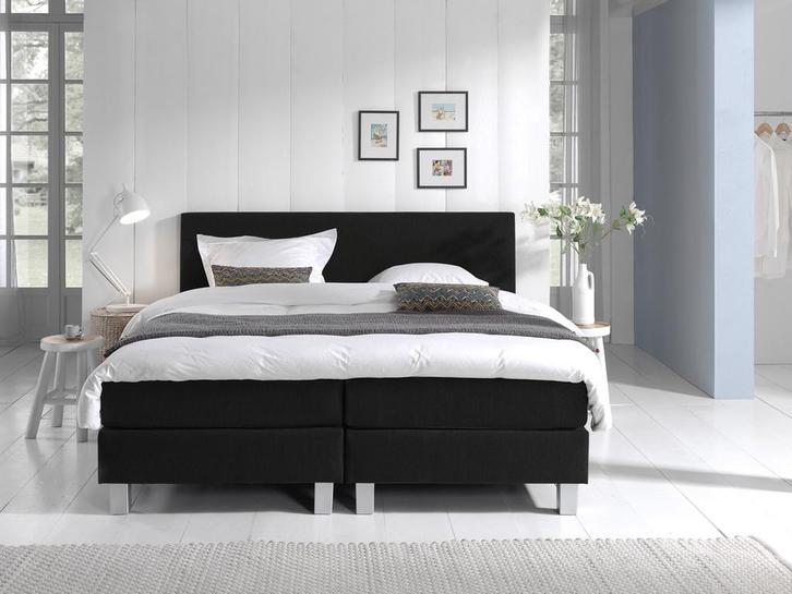 Boxspring Eefje - Zwart - 140 x 220 cm, Huis en Inrichting, Slaapkamer | Boxsprings, 220 cm, Zwart, 140 cm, Twijfelaar, Verzenden
