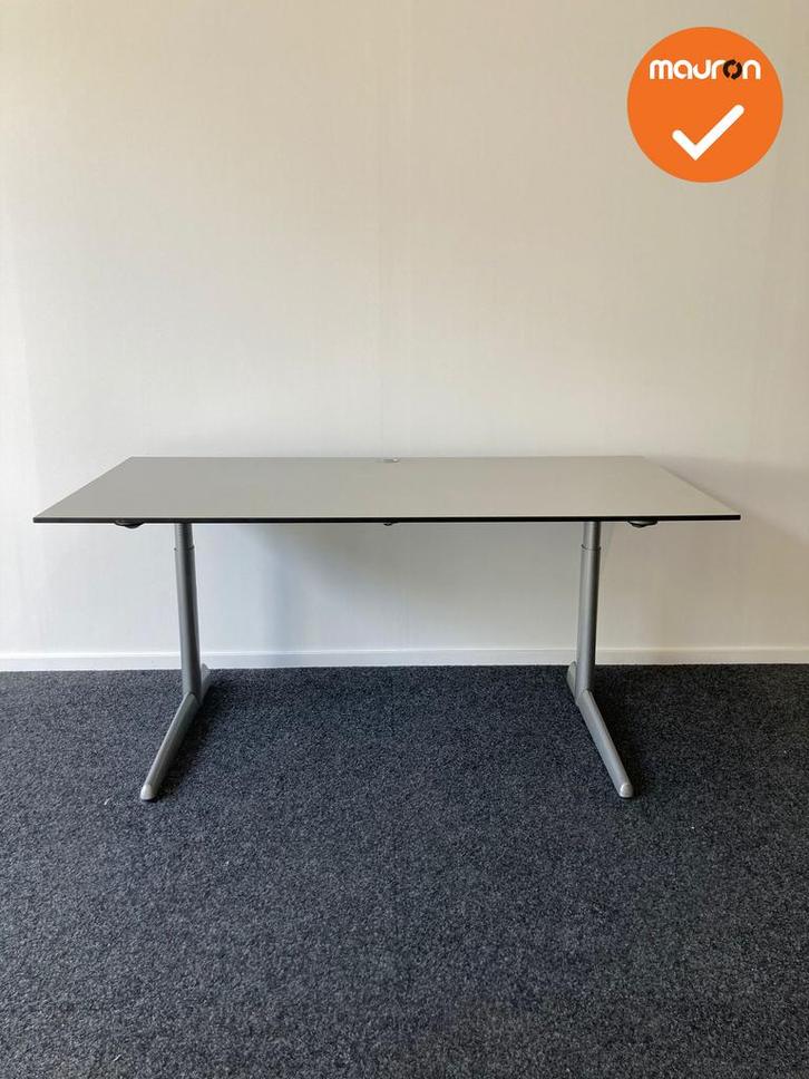 Ahrend 500 handmatig verstelbaar bureau - grijs trespa blad, Zakelijke goederen, Kantoor en Winkelinrichting | Kantoormeubilair en Inrichting