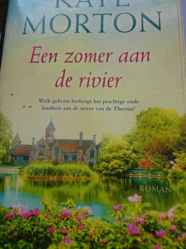Een zomer aan de rivier 9789022596883 Kate Morton, Boeken, Overige Boeken, Gelezen, Verzenden
