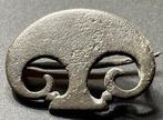 Oud-Romeins Brons Elegante Pelta-vormige broche, Antiek en Kunst