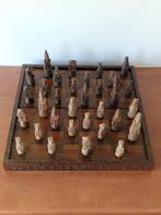 Schaaktafel (32) - Art Deco schaakspel met handgesneden
