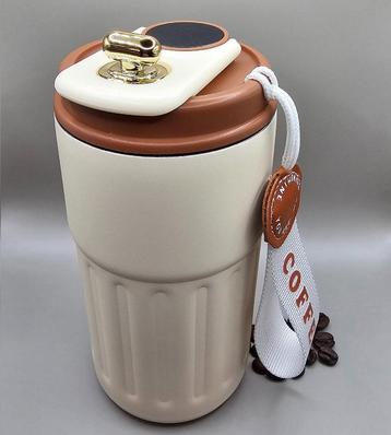 Koffie to-go beker beschikbaar voor biedingen
