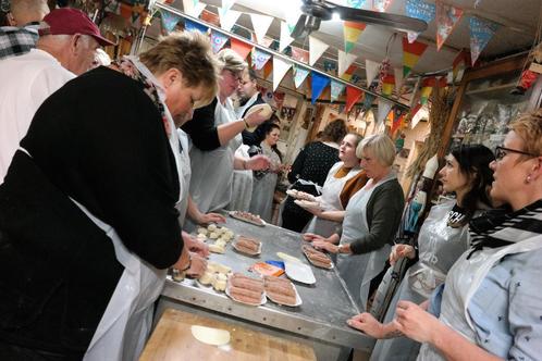 Workshop Brabantse worstenbroodjes bakken, Diensten en Vakmensen, Groepsuitjes en Personeelsfeesten, Creatief of Educatief, Cultureel