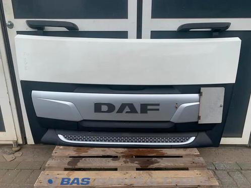 Grille DAF XF106 2104221, Auto-onderdelen, Vrachtwagen-onderdelen, Gebruikt, DAF, Carrosserie en Plaatwerk, Ophalen