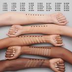 MAC Cosmetics Studio Fix Fluid SPF 15 NC46 Foundation - 30ml, Ophalen of Verzenden, Nieuw, Gehele gezicht, Make-up