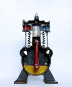 Lesmateriaal - Vintage model Internal combustion engine in