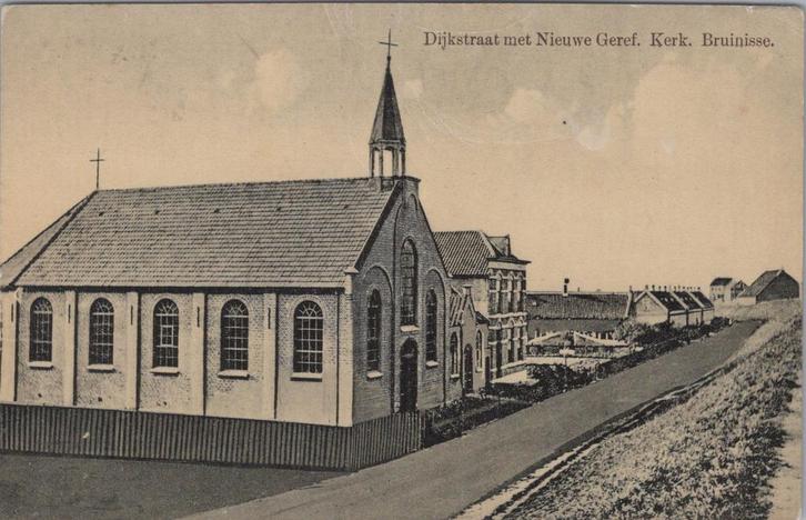BRUINISSE - Dijkstraat met Nieuwe Geref. Kerk, Verzamelen, Ansichtkaarten | Nederland