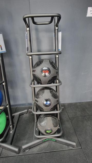 Tunturi Wall balls, Slam balls, Power bags en rekken beschikbaar voor biedingen