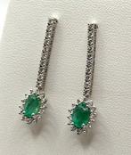 Hangoorbellen - 18 karaat Witgoud - 2.50ct. tw. Smaragd -