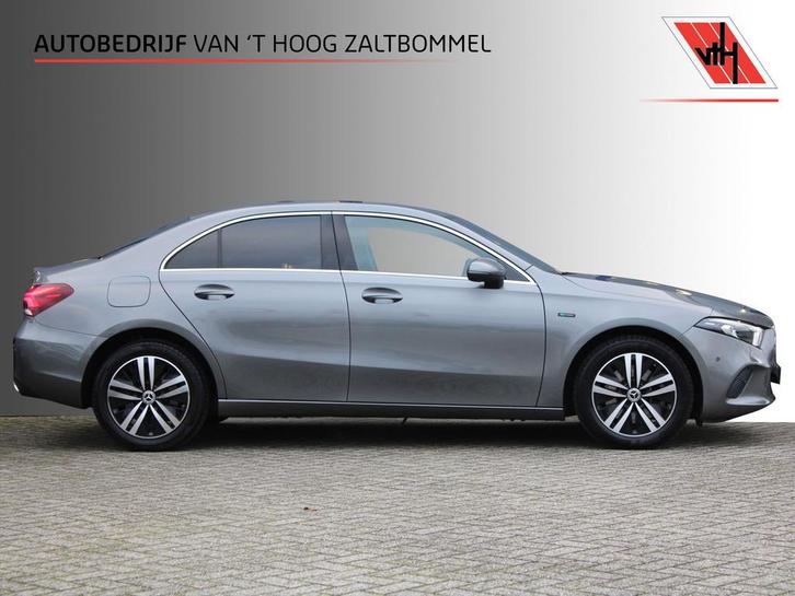 A-Klasse 250e AUT8 Premium LEDER CARPLAY WIDESCREEN SFEER, Auto's, Mercedes-Benz, Te koop, Zwart, Automaat, Sedan, Zilver of Grijs