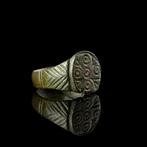 Middeleeuwen, kruisvaardersperiode Brons Ring met kruis van