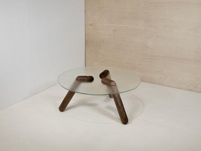 glass side table -sand fused glass - walnut wood legs -, Antiek en Kunst, Kunst | Designobjecten