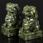 Paar Chinese Wachtersleeuwen in jadegroen – met de hand, Antiek en Kunst