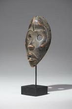 Een houten masker - Dan - Ivoorkust (Zonder minimumprijs)