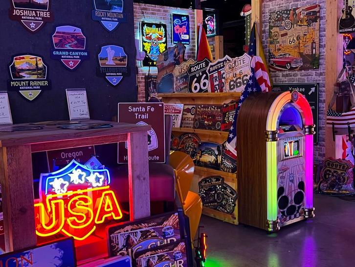 Bezoek de winkel/showroom van Signs USA; Amerikaanse signs, Verzamelen, Retro, Huis en Inrichting, Ophalen of Verzenden