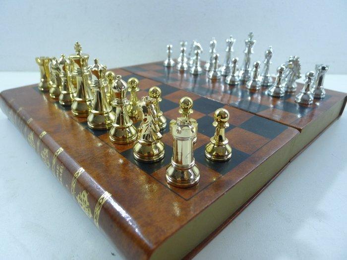 Jeu déchecs moderne Metal chromé et doré échiquier en forme, Antiek en Kunst, Curiosa en Brocante