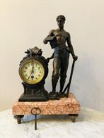 Figurale pendule -   Marmer, Zinklegering - 1900-1910