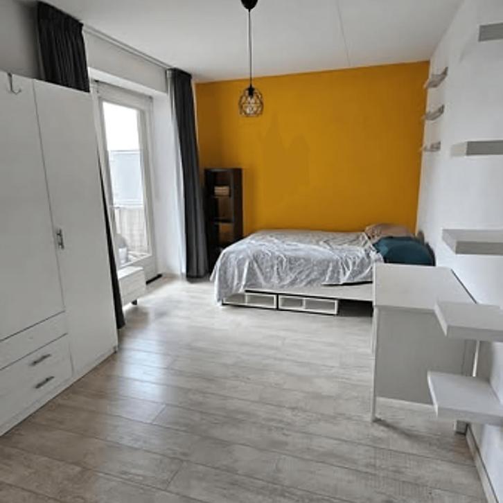 Tijdelijk appartement met balkon inclusief prijs, Huizen en Kamers, Huizen te huur, Direct bij eigenaar, Utrecht-stad, Appartement