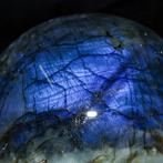 Echt uniek - Prachtig diepblauw licht - Labradoriet bol van, Verzamelen, Mineralen en Fossielen