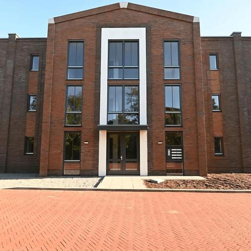Modern appartement met balkon, wasmachine en parkeerplaats, Huizen en Kamers, Huizen te huur, Direct bij eigenaar, Appartement