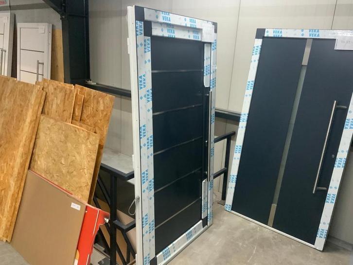 Online veiling: Veka Voordeur met Kozijn 110x210cm. BC, Doe-het-zelf en Verbouw, Deuren en Horren, Gebruikt