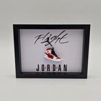 Lijst- Mini sneaker AJ1 Air Jordan 1 Carmine ingelijst  -