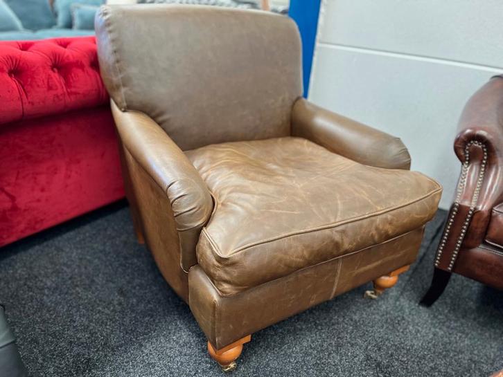 Bruin Shabby-Chic Leren Chesterfield Fauteuil op Wieltjes !!, Huis en Inrichting, Fauteuils, Zo goed als nieuw, Leer, Ophalen