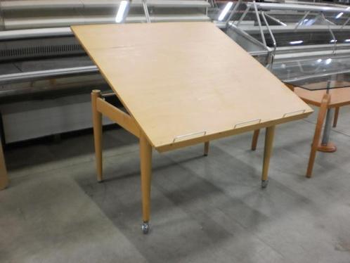 Tafel met kantelbare bovenplateau 120cm, Zakelijke goederen, Kantoor en Winkelinrichting | Kantoormeubilair en Inrichting, Gebruikt