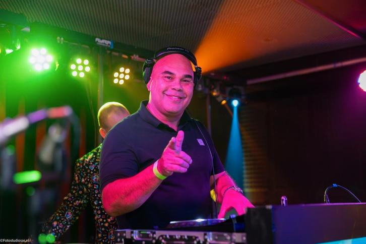 Dj huren? Feest dj Bruiloft dj gezocht Knalfeest verjaardag, Diensten en Vakmensen, Muzikanten, Artiesten en Dj's, Dj