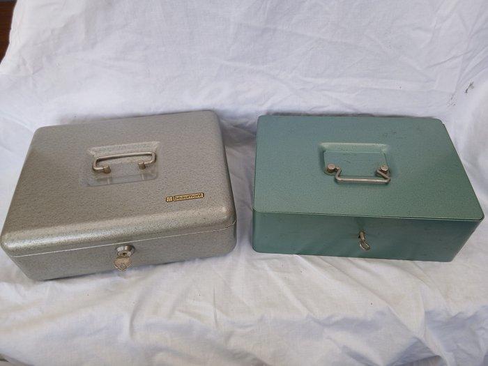 Beaumont - Kist (2) - Staal - metalen geldkist of kluis, Antiek en Kunst, Curiosa en Brocante