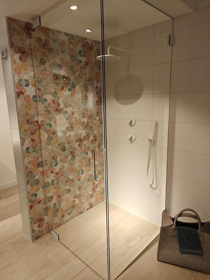 Douchecabine profielloos 100x100cm met taatsscharnier 0023, Doe-het-zelf en Verbouw, Sanitair, Douche, Nieuw, Glas, Ophalen