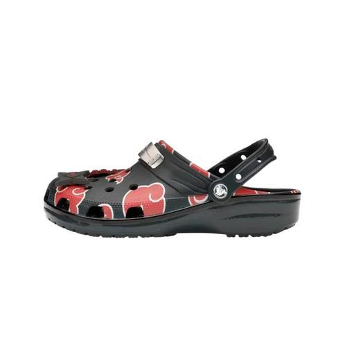 Crocs Classic Clog Naruto Itachi - maat 45-46 (Pantoffels), Kleding | Dames, Schoenen, Sneakers of Gympen, Nieuw, Verzenden