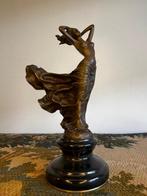Leonardo Bistolfi - sculptuur, Een vrouw in de wind - 24.6