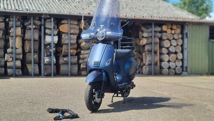 Capri V4s Matrix Premium - Matt Chameleon Blue Pruple bla..., Fietsen en Brommers, Scooters | Overige merken, Nieuw, Verzenden