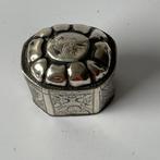 Doos - .800 zilver - à loderein, Antiek en Kunst
